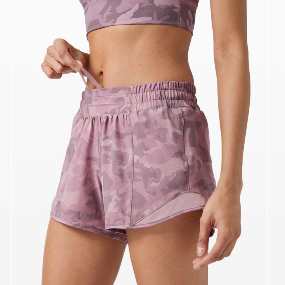 Lululemon Hotty Hot Short II *Long 4"
Incognito Camo Pink Taupe Multi